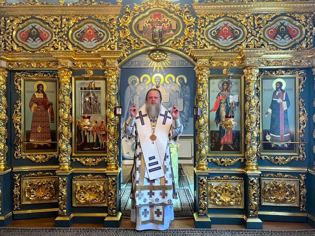 В праздник Тихвинской иконы Божией Матери Глава Донской митрополии совершил молебное пение в Знаменской домовой церкви