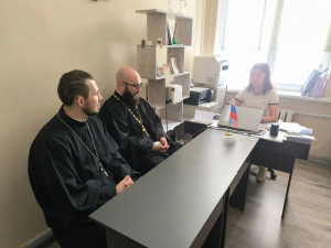 Благочинный Аксайского округа и настоятель храма преподобного Серафима Саровского х. Островского встретились с представителями школы, ДК и казачества