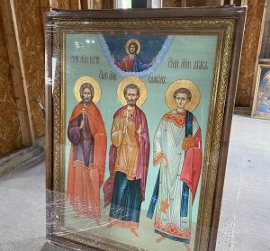 В строящемся храме святых мучеников Гурия, Самона и Авива состоялось освящение новых икон