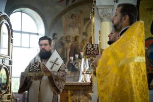 В Неделю 8-ю по Пятидесятнице викарий Ростовской епархии совершил Божественную литургию в храме Преполовения Пятидесятницы при Донской духовной семинарии города Ростова-на-Дону