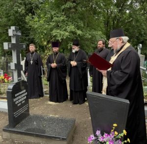 Благочинный Новочеркасского округа совершил освящение надгробного креста на могиле протоиерея Пантелеимона Сосницкого