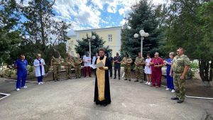 Помощник командующего Южным округом Росгвардии по работе с верующими военнослужащими посетил военный госпиталь