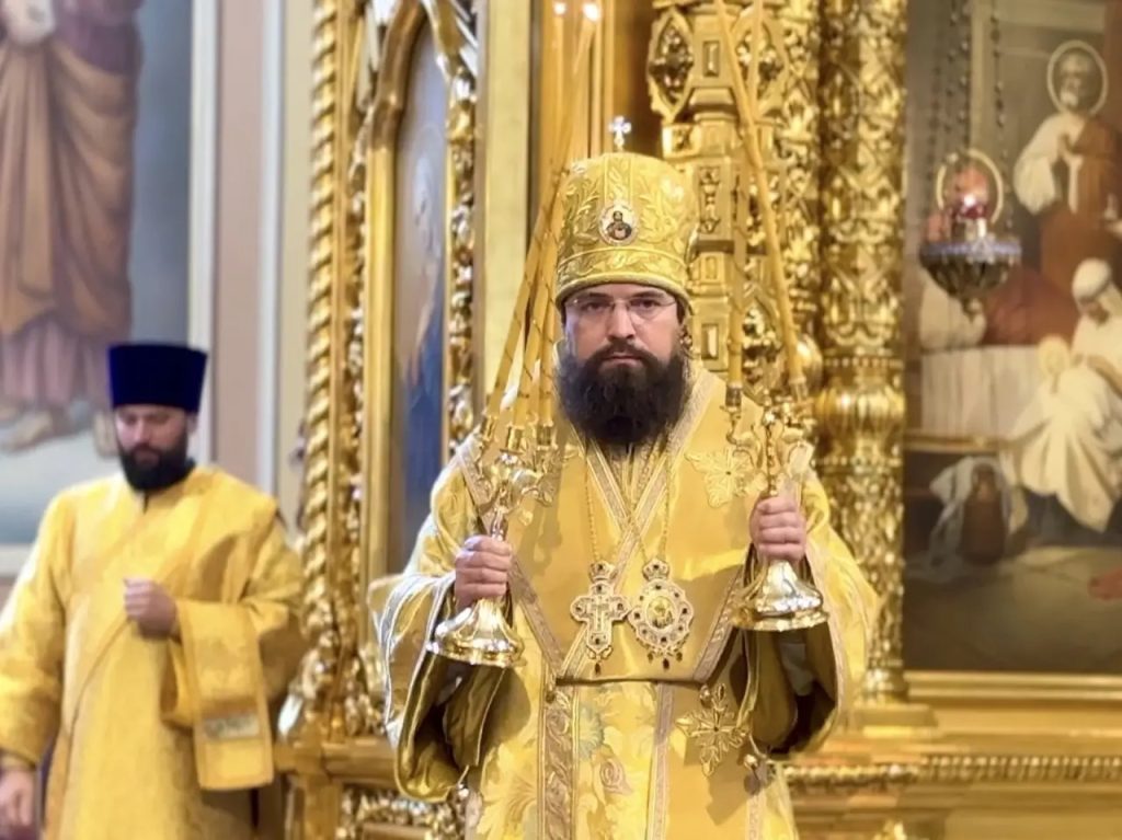 В день памяти славных и всехвальных первоверховных апостолов Петра и Павла викарий Ростовской епархии совершил Божественную литургию в Ростовском кафедральном соборе