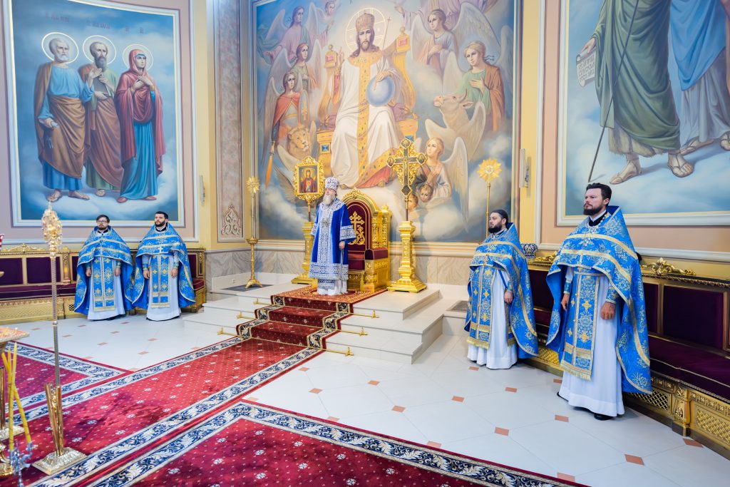 В праздник Успения Пресвятой Богородицы Глава Донской митрополии совершил Божественную литургию в Ростовском кафедральном соборе