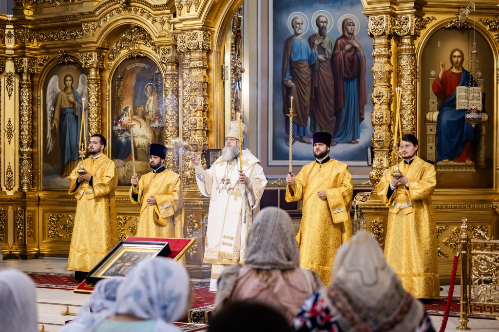 В канун Недели 12-й по Пятидесятнице Глава Донской митрополии совершил всенощное бдение в Ростовском кафедральном соборе Рождества Пресвятой Богородицы