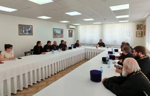 На территории Свято-Троицкого г. Ростова-на-Дону прошло собрание настоятелей и клириков приходов Юго-Западного благочиния