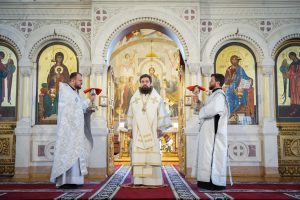 В Неделю 12-ю по Пятидесятнице епископ Таганрогский Артемий совершил Божественную литургию в храме Преполовения Пятидесятницы при Донской духовной семинарии