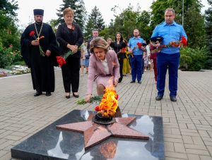 Духовенство п. Матвеев Курган приняло участие в мероприятиях по случаю 83-й годовщины освобождения Матвеево-Курганского района от немецко‑фашистских захватчиков