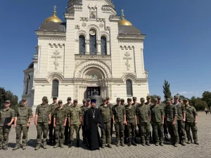 Клирик храма святого благоверного князя Александра Невского провел экскурсию по Патриаршему Вознесенскому войсковому всеказачьему собору г. Новочеркасска для выпускников военной академии