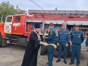 Настоятель храма Святой Троицы села Самарское посетил Самарский поисково-спасательный отряд Ростовской областной поисково-спасательной службы