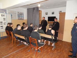 Сотрудники тюремного отдела поздравили несовершеннолетних с Днем знаний