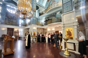 В Старо-Покровском храме г. Ростова-на-Дону состоялась панихида по погибшим в результате террористического акта в Беслане