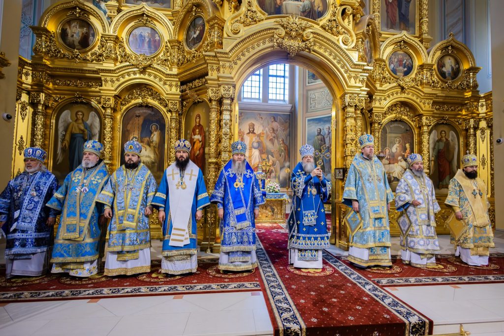 Митрополит Меркурий: «В ответ на ту материнскую любовь, которую Пречистая Богородица являет нашему Донскому краю, можно с благодарностью свидетельствовать: не только Ее чудотворный образ пребывает в соборе среди верующих — Сама Матерь Божия хранит весь Донской край, пребывая над ним Своим благодатным Покровом»