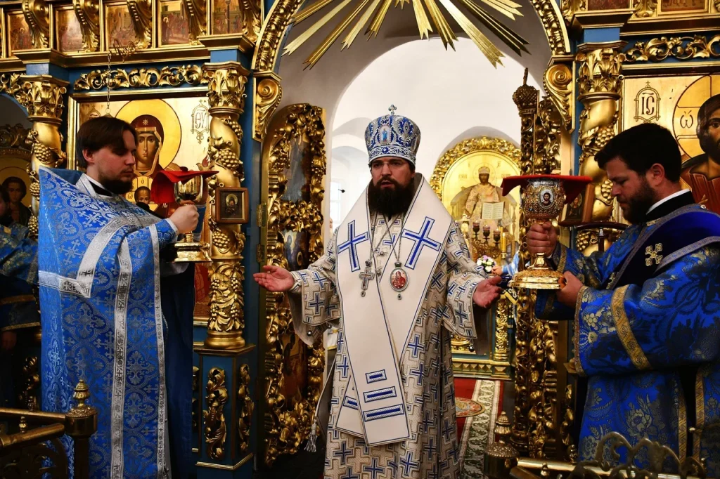 В праздник Донской иконы Божией Матери епископ Таганрогский Артемий совершил Божественную литургию в Донском Старочеркасском Ефремовском мужском монастыре