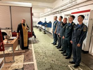 Клирик прихода Всех Святых, в земле Российской просиявших, посетил пожарно-спасательную часть Ростовской области