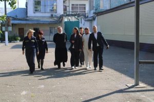 Настоятель храма Святых Царственных Страстотерпцев п. Красный сад принял участие в депутатской проверке исправительной колонии № 18 г. Азова