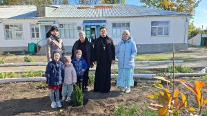 Настоятель храма Покрова Пресвятой Богородицы с. Анастасиевска принял участие в празднике Древонасаждения