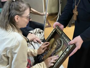 Настоятель храма Всех Святых, в земле Русской просиявших, побывал в Ростовско-Кировской организации Всероссийского общества слепых