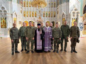 Военнослужащие 8-й Гвардейской армии посетили Божественную литургию в главном храме гарнизона